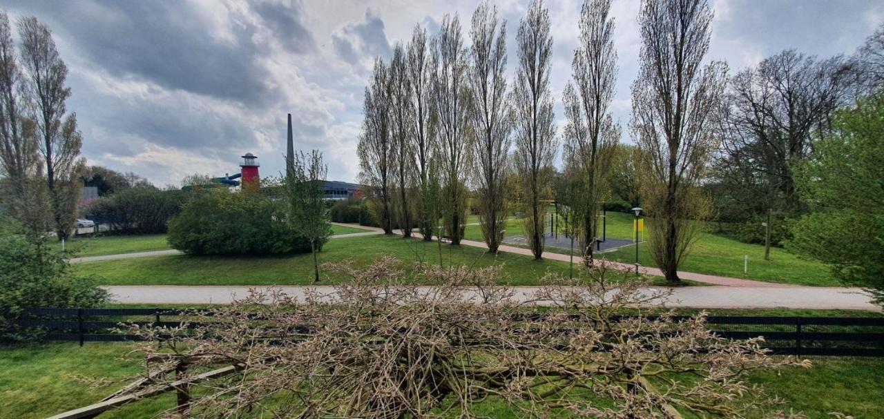 Ferienhaus Am Wellenpark Norddeich Екстериор снимка