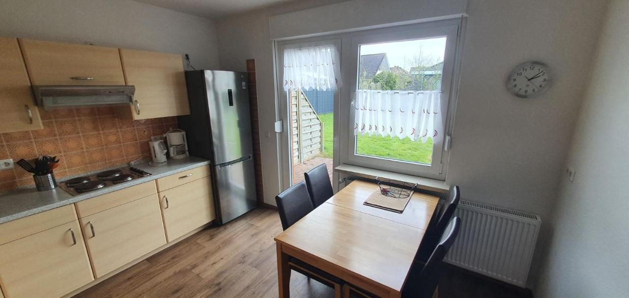 Ferienhaus Am Wellenpark Norddeich Екстериор снимка